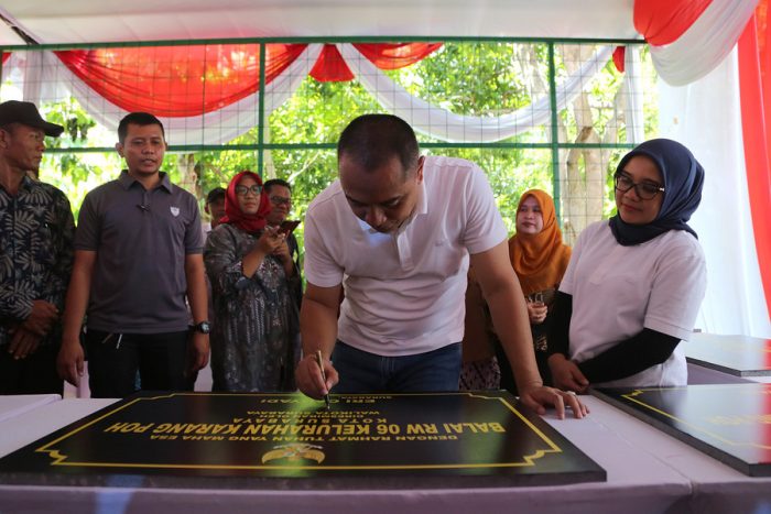 Wali Kota Eri Cahyadi Resmikan Sejumlah Fasilitas Publik Di Kelurahan Karangpoh Jadi Bukti Warga Surabaya Guyub Rukun