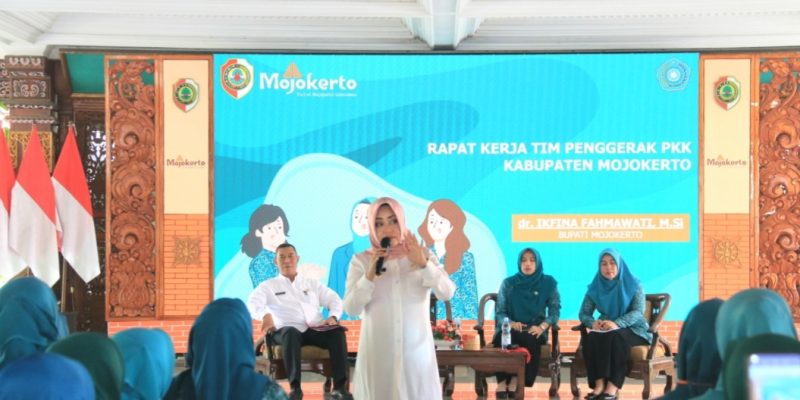Bupati Ikfina Hadiri Raker Tim Penggerak PKK Kabupaten Mojokerto 2024