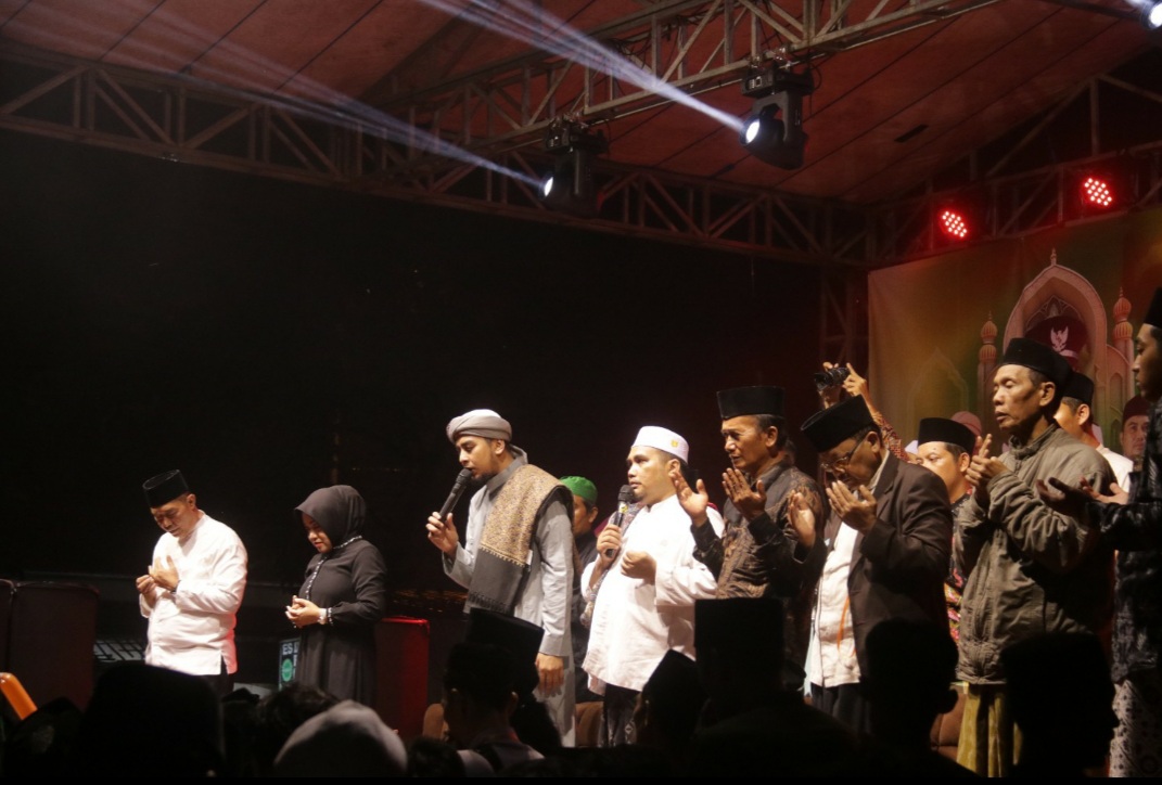 Bupati Mojokerto Hadiri Ruwah Desa Tawangsari, Ratusan Warga Antusias Sholawat – Tahlil