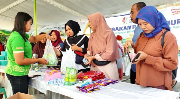 Warga Sambut Antusias Gerakan Pangan Murah Pemkab Bojonegoro, Bantu Ringankan Beban Ekonomi