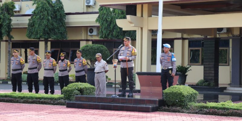 Kapolres Pekalongan Pimpin Upacara Kenaikan Pangkat Pengabdian TMT 1 Februari 2024