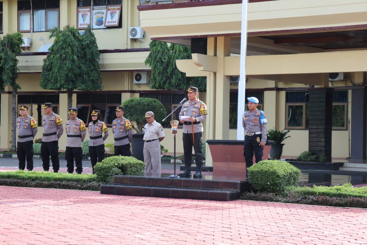 Kapolres Pekalongan Pimpin Upacara Kenaikan Pangkat Pengabdian TMT 1 Februari 2024