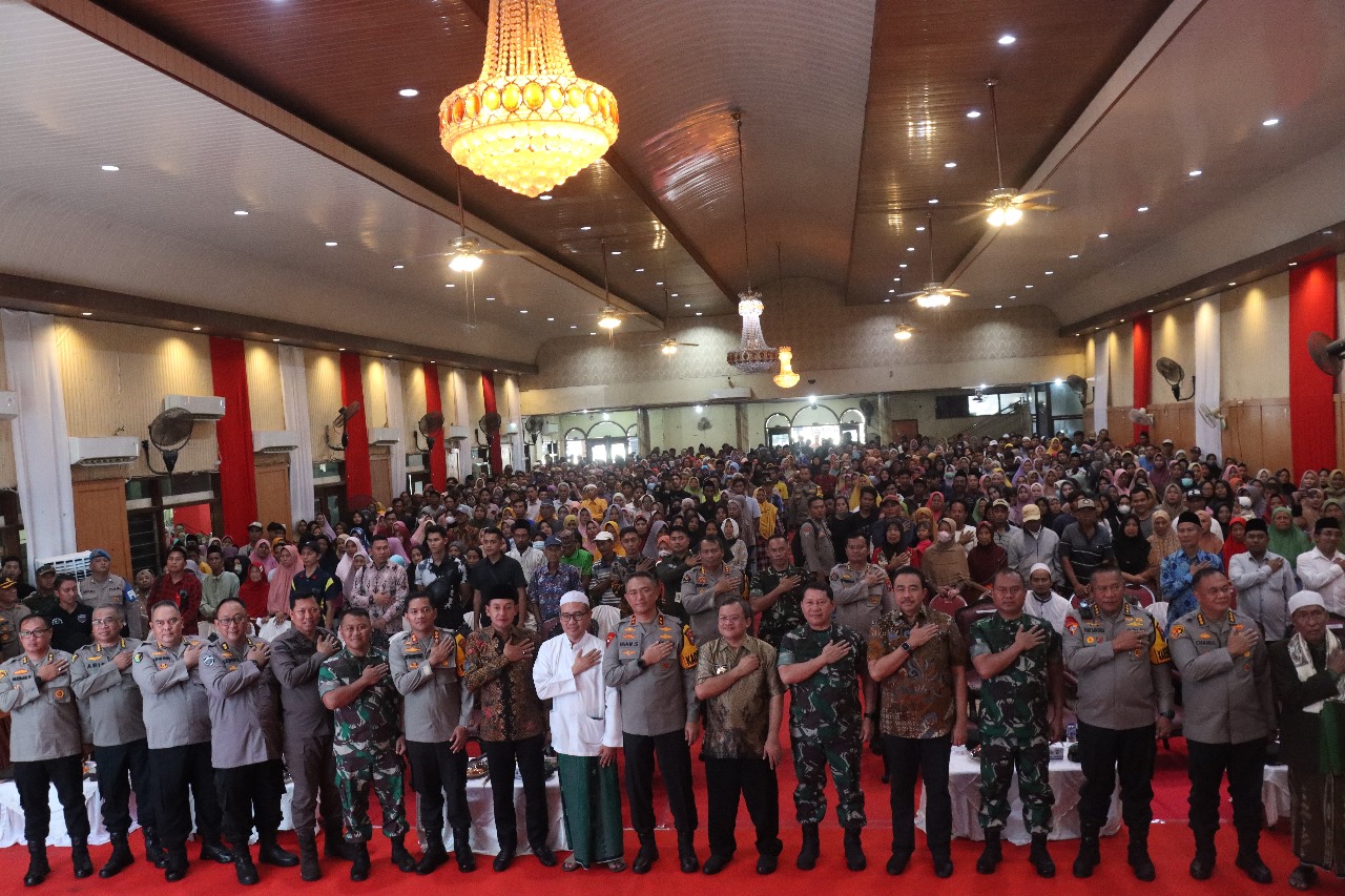 Colling System Jelang Pemilu, Polda Jatim Dan Kodam V Brawijaya Laksanakan Bulan Bakti TNI-POLRI Di Kabupaten Sampang