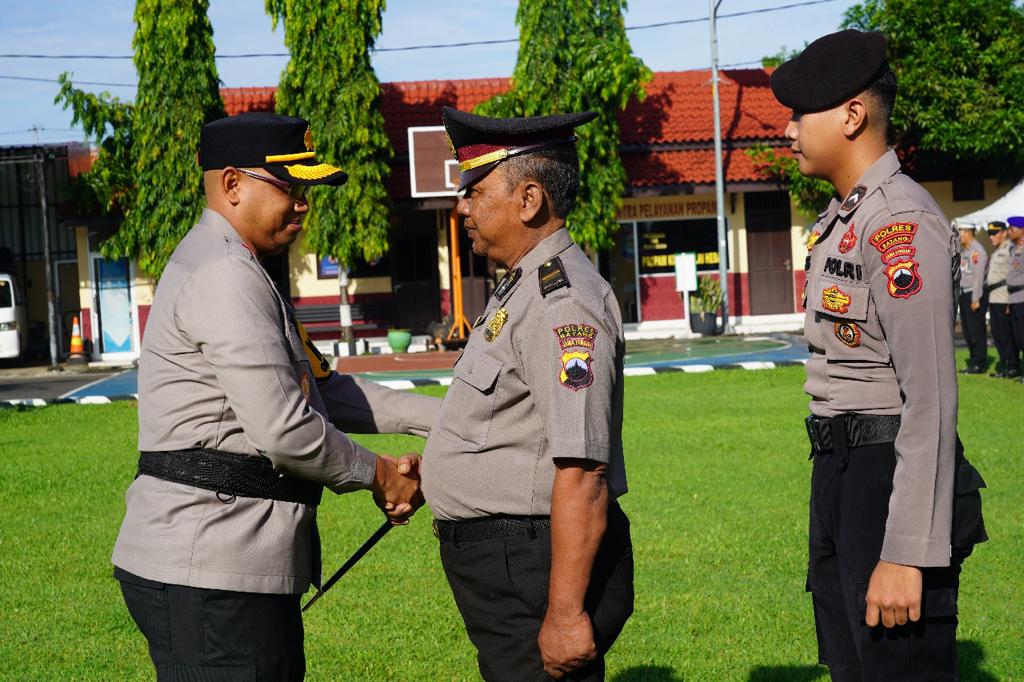 Pimpin Upacara Kenaikan Pangkat Pengabdian, Ini Pesan Kapolres Batang