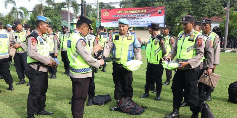 Pelaksanaan Pemilu 2024: Wakapolres Kompol Raharja Berikan Arahan Detail di Apel Pembekalan Petugas