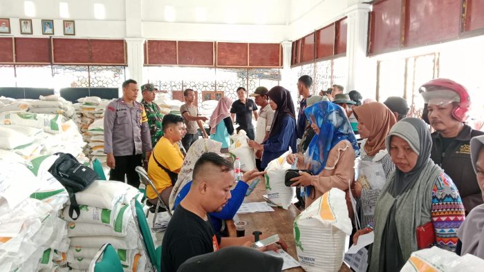 TNI-Polri Pantau Penyaluran Bantuan Pangan Cadangan Beras Pemerintah Dari Kementrian Pangan