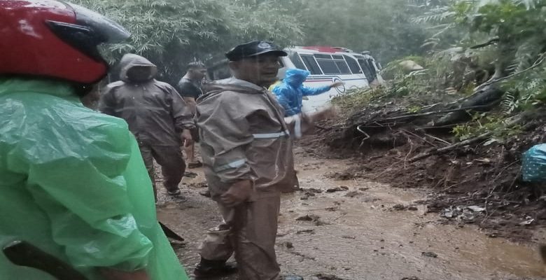 Longsor di Pekalongan, Jalan Raya Paninggaran-Kajen Sempat Tertutup