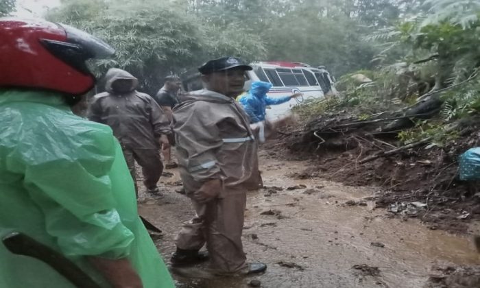 Longsor di Pekalongan, Jalan Raya Paninggaran-Kajen Sempat Tertutup