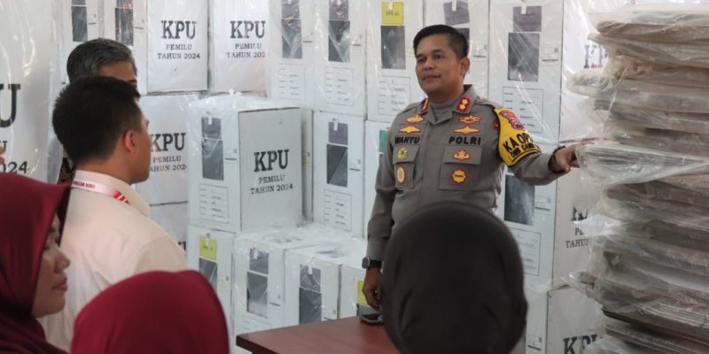 Kapolres Pekalongan Pastikan Keamanan Distribusi Logistik Pemilu 2024 Ke Tingkat PPK