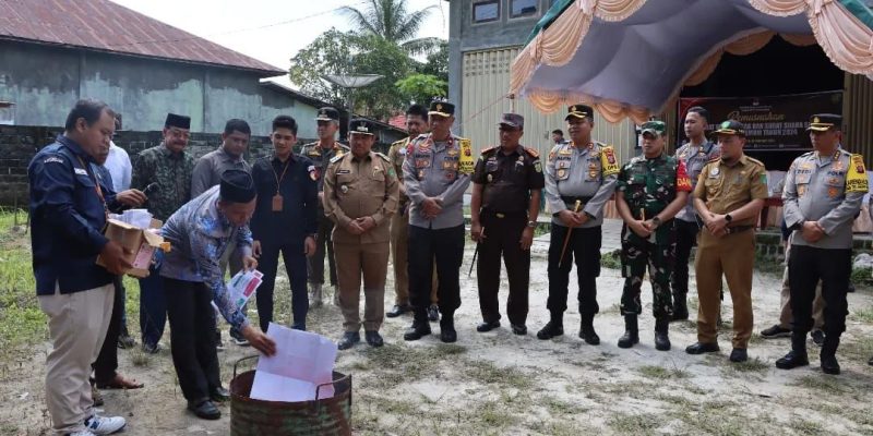 Wakapolda  Saksikan Pemusnahan Sisa Surat Suara Rusak di Gudang Logistik KPU Sukamara