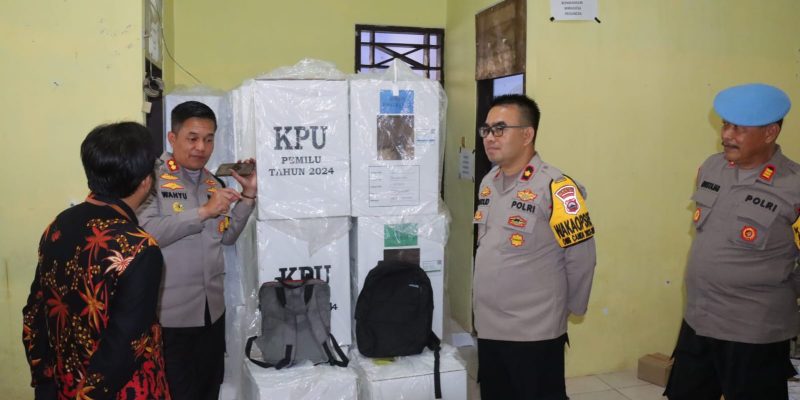 Pasca Pemungutan Suara, Kapolres Pekalongan Pastikan Keamanan Logistik Pemilu 2024 di PPK