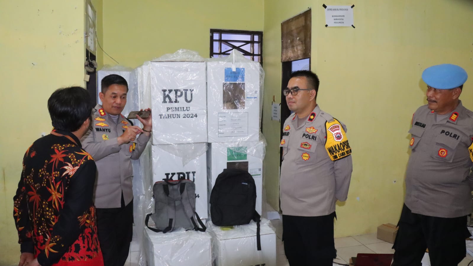 Pasca Pemungutan Suara, Kapolres Pekalongan Pastikan Keamanan Logistik Pemilu 2024 di PPK