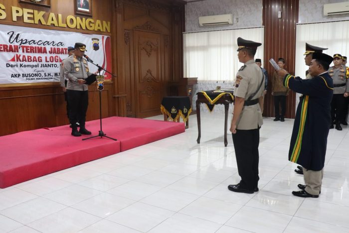 Kapolres Pimpin Upacara Serah Terima Jabatan Kabag Log Pekalongan