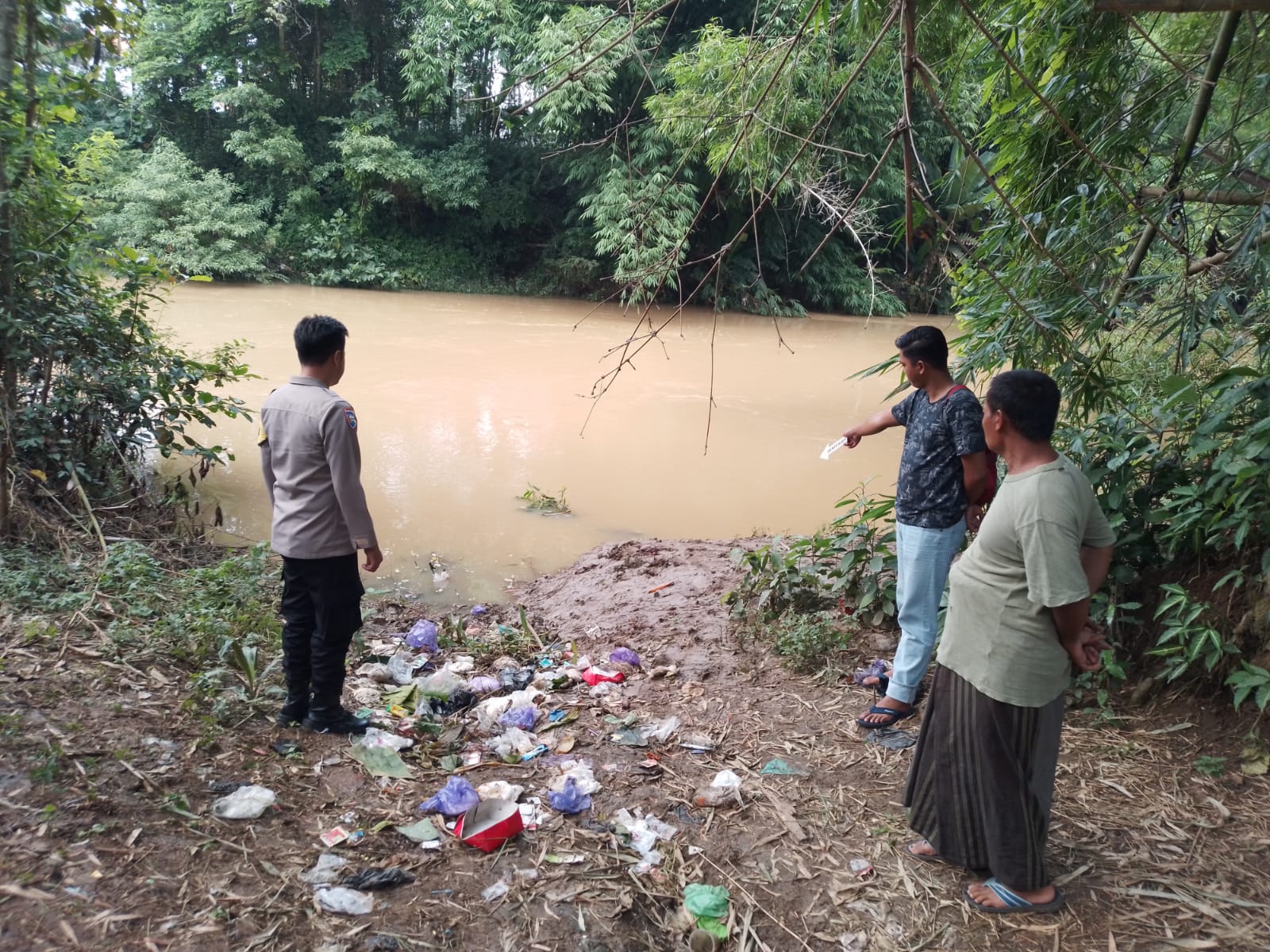 2 Bocah Hanyut di Sungai Sragi, 1 Korban Ditemukan dan 1 Masih Dalam Pencarian