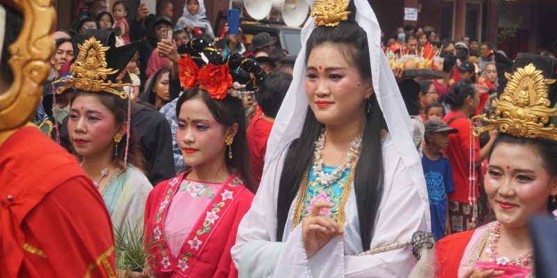 Imlek 2024, Berbagai Etnis Dan Agama Padati Kirab Dewa-Dewi Cap Gomeh di Kota Pekalongan