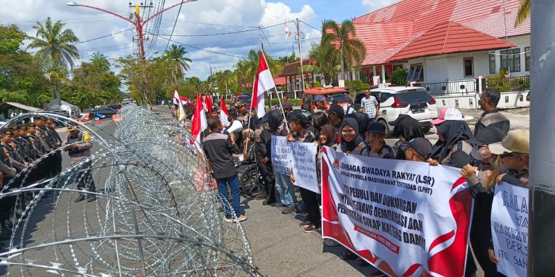 LSR LPMT Kalteng Gelar Aksi di Kantor KPU Dukung Pemilu Jujur dan Adil