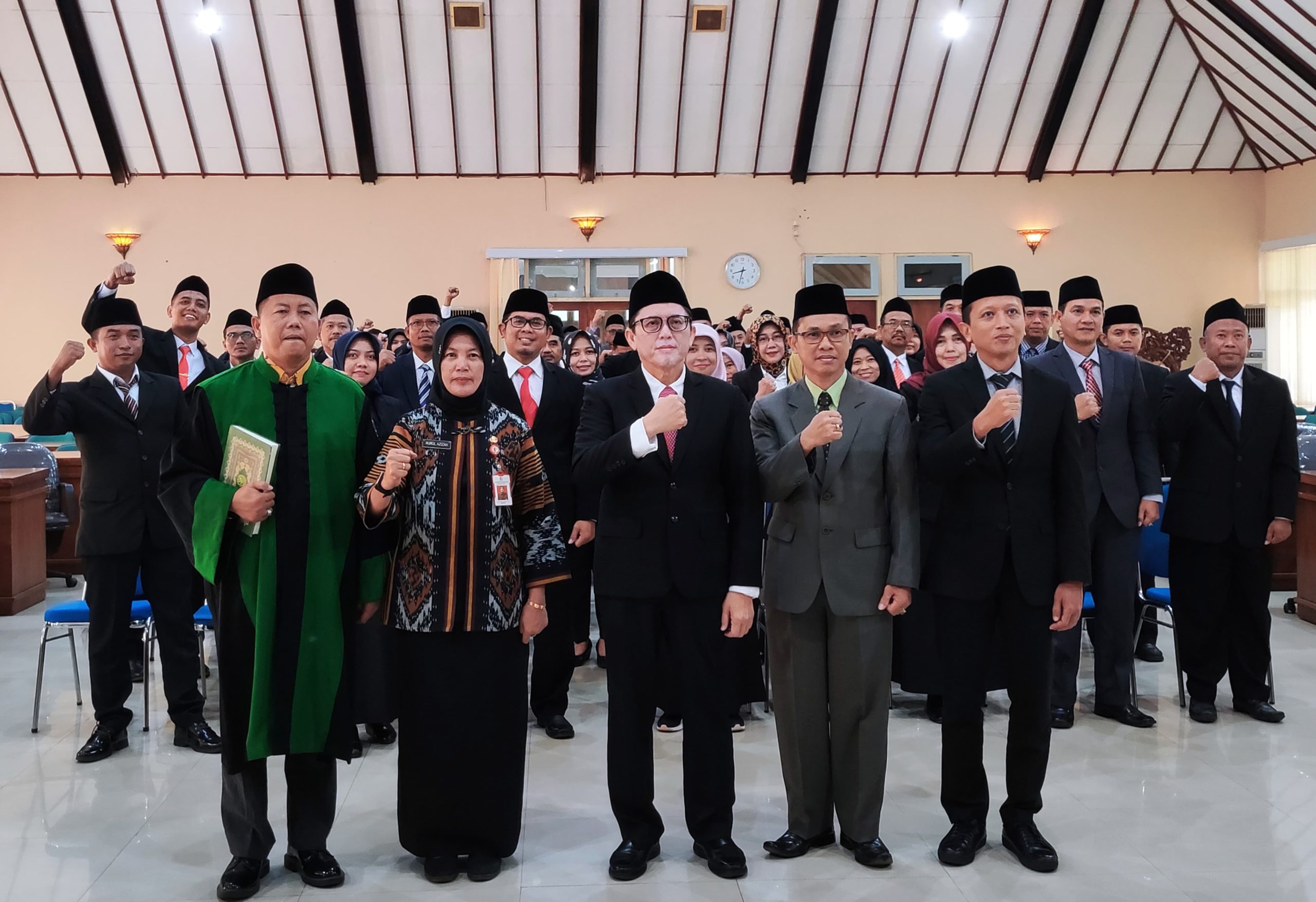 Pj Bupati Bojonegoro Lantik 71 PNS untuk Penempatan Jabatan Baru, Dorong Kebijakan yang Strategis dan Inovatif