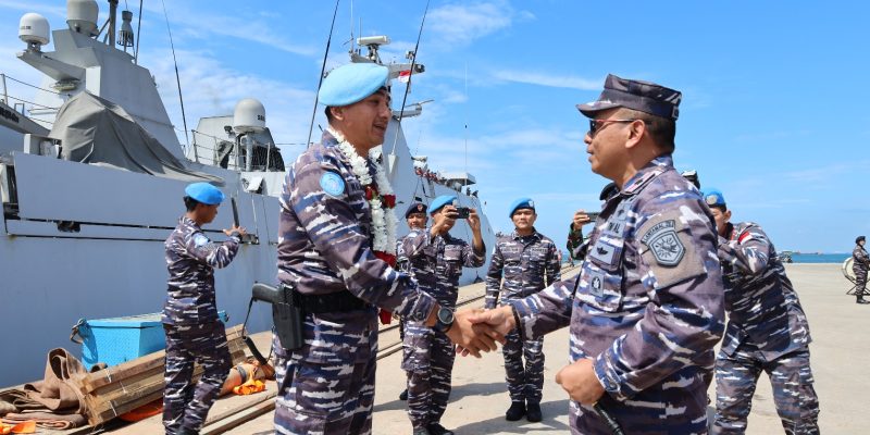 Pembawa Misi Perdamaian Dunia, Kedatangan KRI FKO disambut Langsung Danlantamal IV