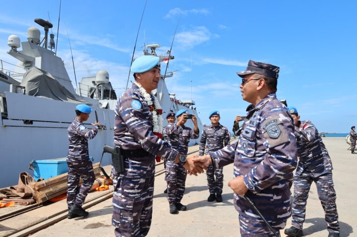 Pembawa Misi Perdamaian Dunia, Kedatangan KRI FKO disambut Langsung Danlantamal IV