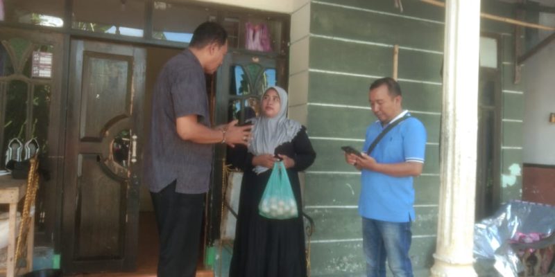 Kades Singolatren Apresiasi Program ASN berbagi “Orang tua Asuh bagi Keluarga miskin dibanyuwangi “
