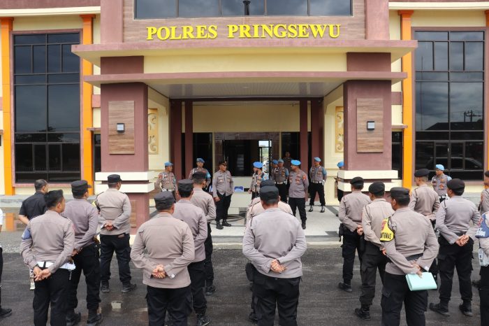 Ratusan Polisi Disiagakan Amankan Kampanye Akbar Relawan Prabowo-Gibran di Pringsewu