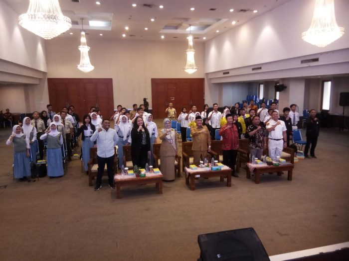 Walikota Depok Dr.KH. Mohammad Idris MA Membuka Sosialisasi Dan Pendidikan Politik Bagi Pemilih Pemula Menujuh Demokrasi Yang Berjualitas Dan Berintergrasi Kota Depok