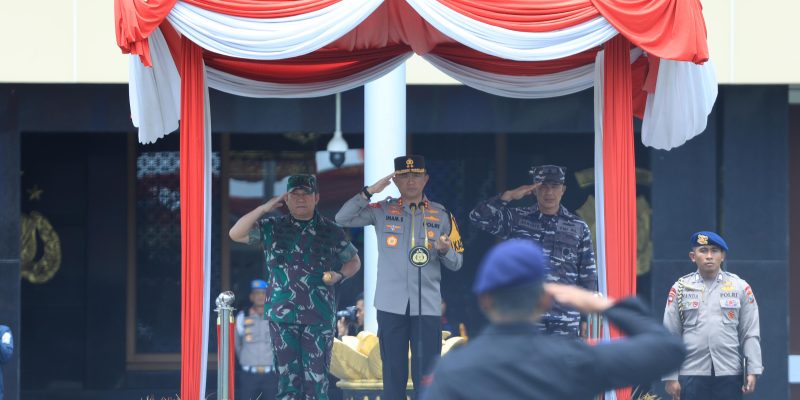 Kapolda Jatim Pimpin Apel Gelar Pasukan Gabungan Pada Bulan Bhakti TNI Polri Tahun 2024