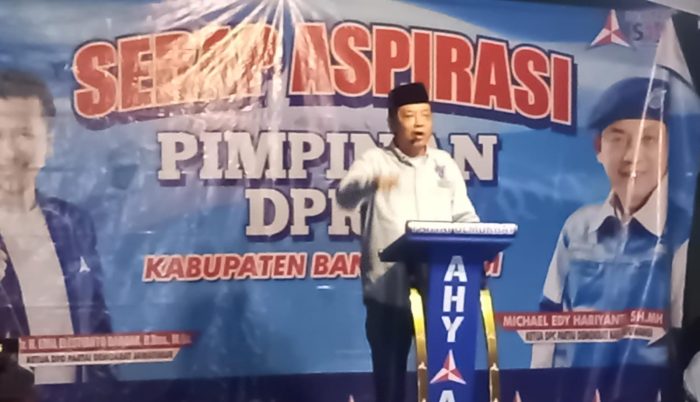 RIBUAN EMAK EMAK Hadir Dalam Kampanye Terakhirnya Pimpinan DPRD Fraksi Partai Demokrat Micheal Edy Hariyanto SH MH