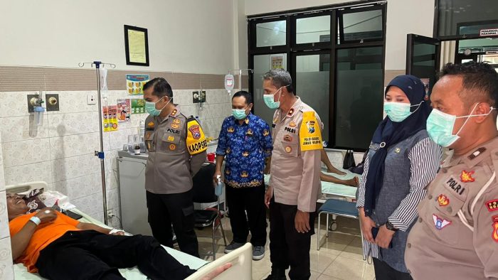 Kapolres Nganjuk Kunjungi Petugas PKD dan KPPS yang Dirawat Pasca Pemungutan Dan Penghitungan Suara