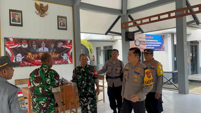 Kapolres Nganjuk Cek Kesiap Siagaan Serta Kesehatan Petugas Pengamatan Kotak Suara Di PPK