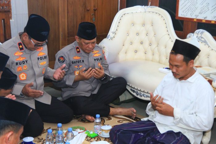 Gus Baha Apresiasi Polri Wujudkan Pemilu Aman Dan Damai, Minta Masyarakat Terus Jaga Kerukunan