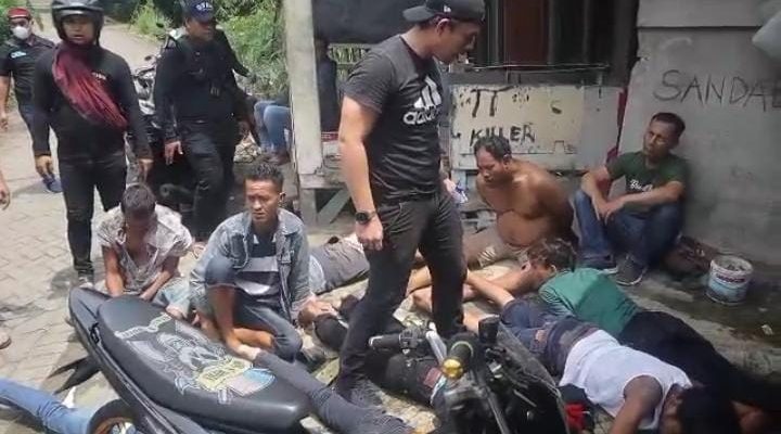 Satresnarkoba Polres Mojokerto Amankan Puluhan Pemuda Saat Menggerebek Di Kampung Narkoba