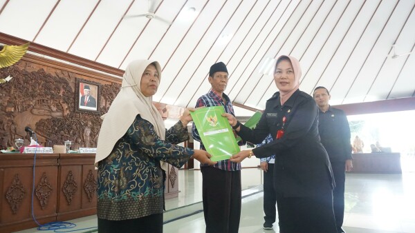 34 PNS di Lingkup Pemkab Bojonegoro Terima SK Pensiun, Tetap Berkontribusi untuk Ikut Membangun Daerah
