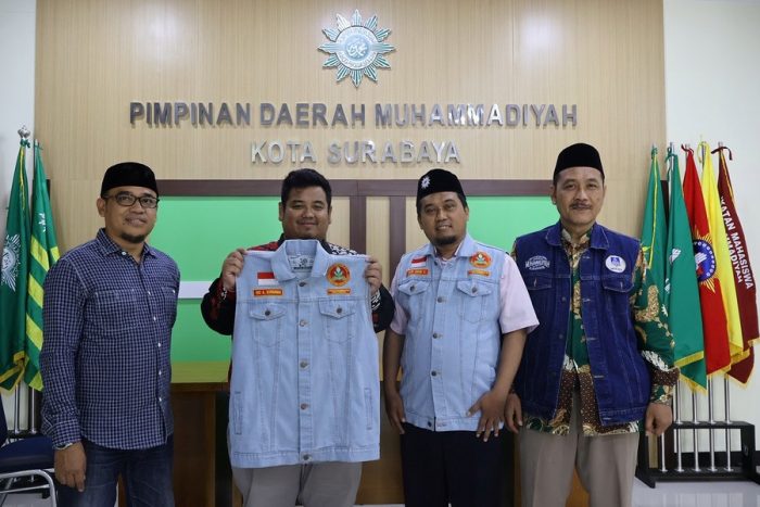 Rompi Jeans Biru Wali Kota Eri Cahyadi Penghargaan Pemuda Muhammadiyah Surabaya Tak Ada Nuansa Politik