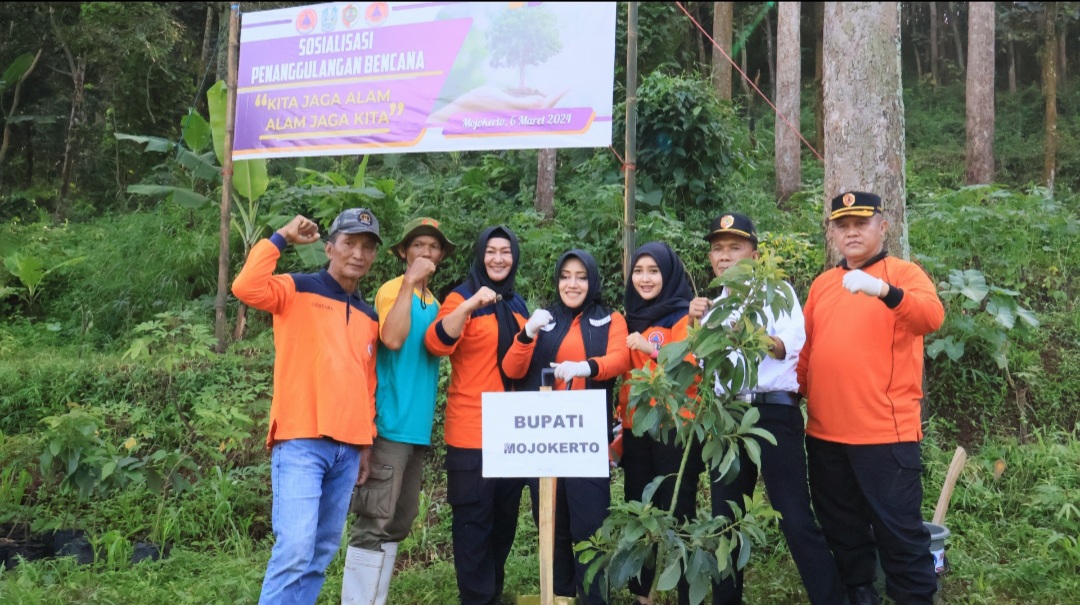 Sambut Hari Jadi Ke-731 Kabupaten Mojokerto, Bupati Ikfina Gelar Baksos dan Tanam 1.000 Pohon