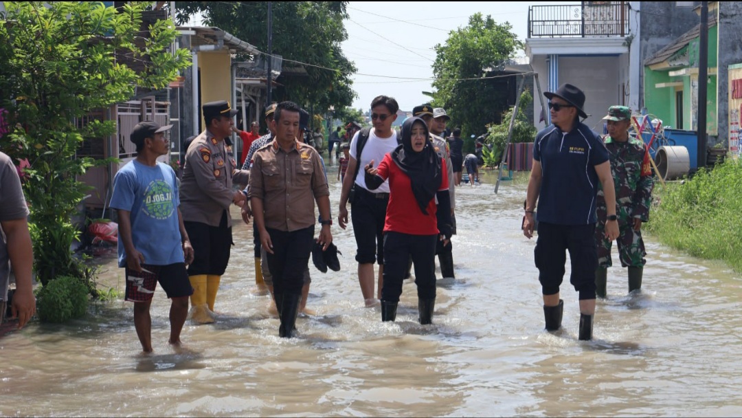 Kembali Tinjau Lokasi Banjir, Bupati Mojokerto Harapkan Banjir Segera Teratasi