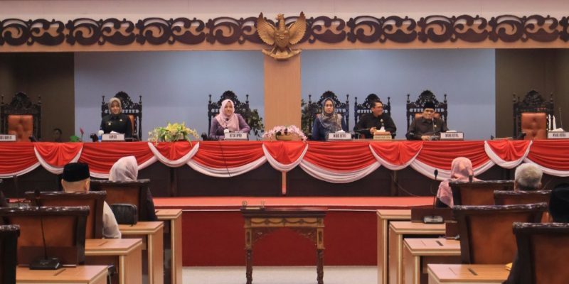 Gelar Rapat Paripurna, Bupati Mojokerto Tanda Tangani LKPJ Akhir TA 2023