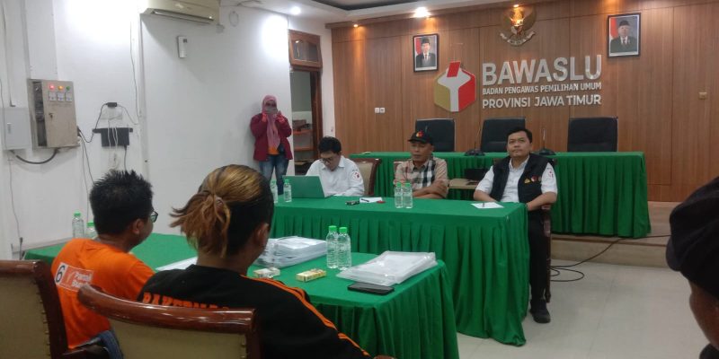 DIDUGA TEMUKAN KECURANGAN, PARTAI BURUH DEMO BAWASLU JATIM DAN KEJAKSAAN TINGGI JATIM