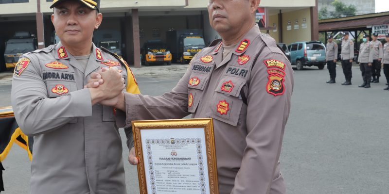 Kapolres Lubuklinggau Memberikan Reward 79 Personel Prestasi Kerja Yang Luar Biasa