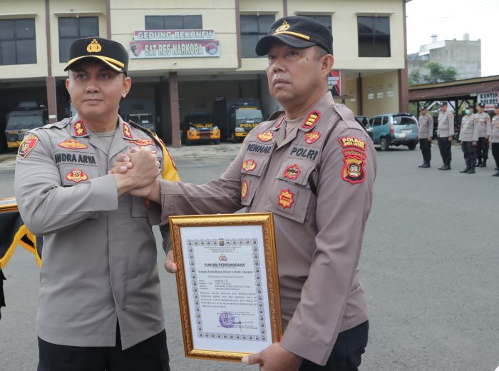 Kapolres Lubuklinggau Memberikan Reward 79 Personel Prestasi Kerja Yang Luar Biasa