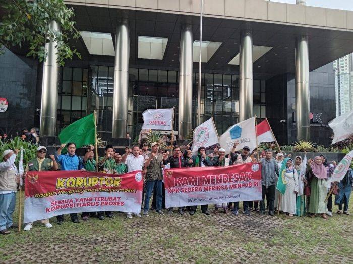 Puluhan Aktivis LSM Desak KPK Untuk  Meriksa Menhub RI
