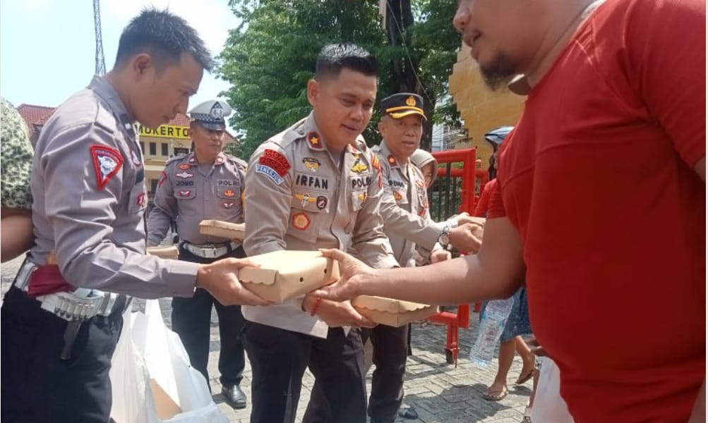 Warga Sangat Antusias Dan Senang Yang Dilakukan Polsek Simokerto Setiap Jumat