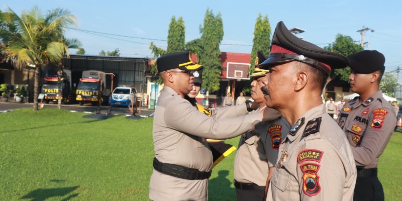 Polres Batang Gelar Upacara Kenaikan Pangkat Pengabdian : Pengakuan Atas Dedikasi Tinggi Personel