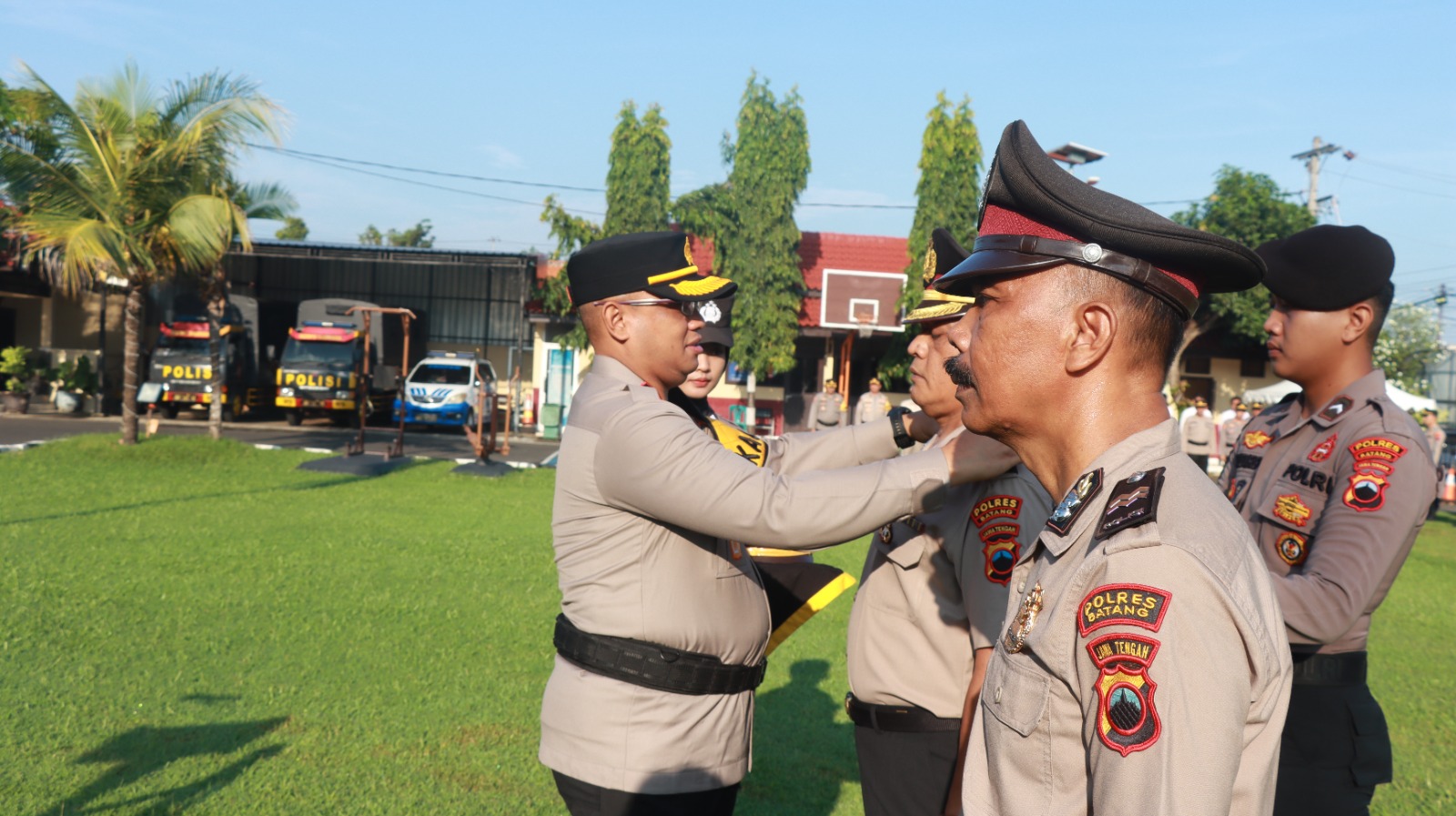 Polres Batang Gelar Upacara Kenaikan Pangkat Pengabdian : Pengakuan Atas Dedikasi Tinggi Personel
