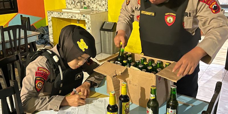 Hari Pertama Operasi Pekat, Puluhan Botol Miras Diamankan Polisi