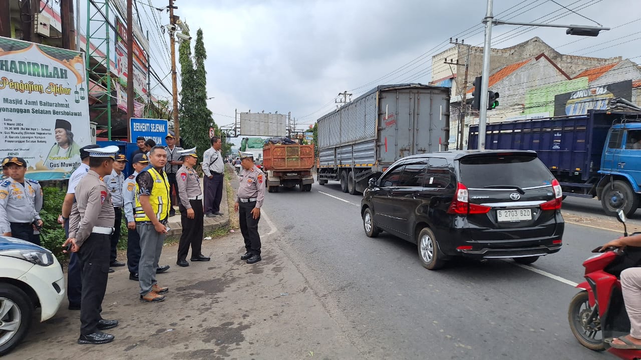 Dishub dan Satlantas Sosialisasikan Traffic Light di Depan Pasar Batang