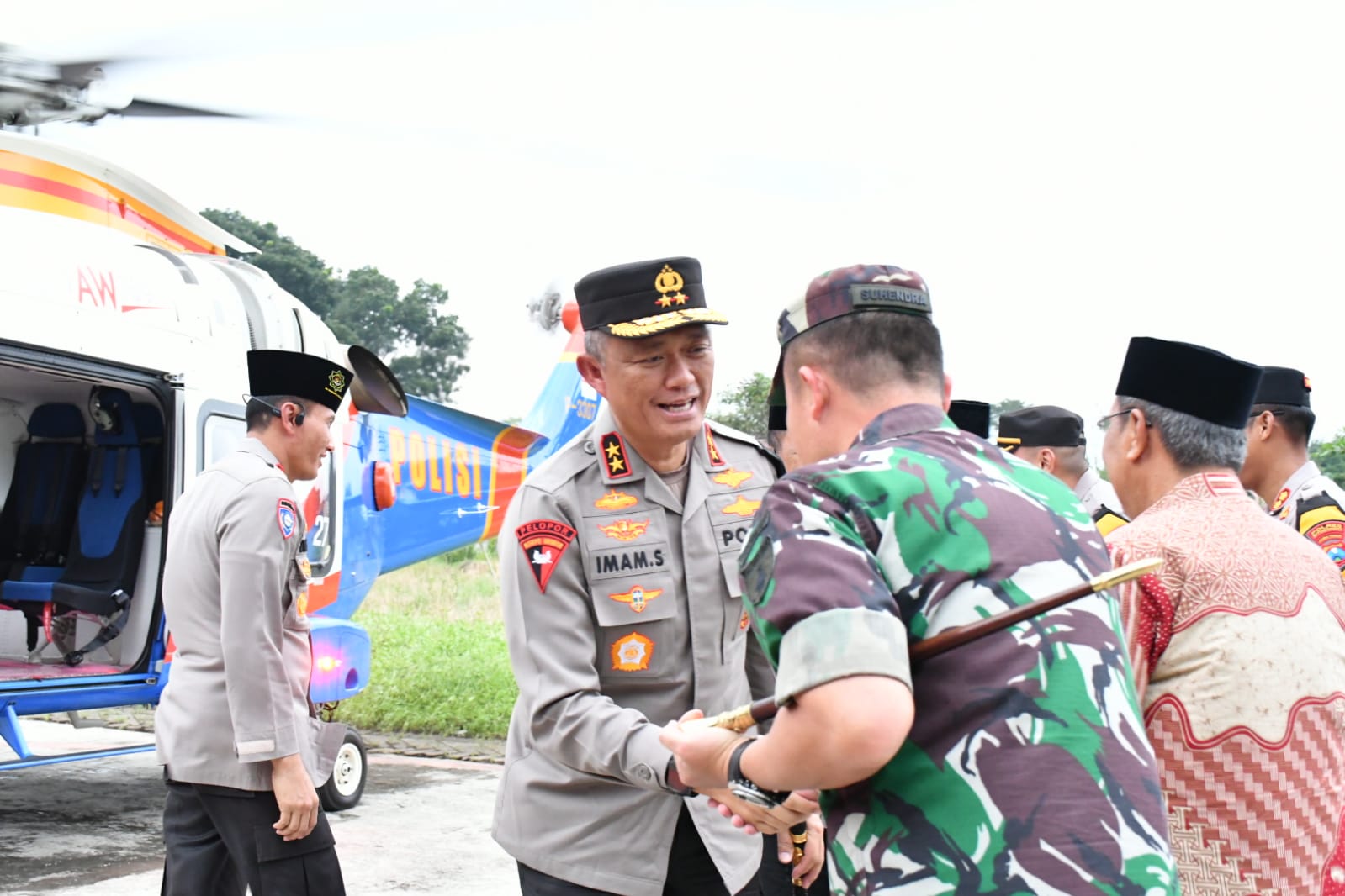 Sinergitas TNI/Polri Terjalin Erat, Dandim 0822 Bondowoso Hadiri Penyambutan Kapolda Jatim