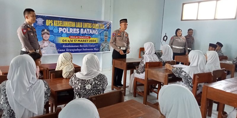Glorifikasi Keselamatan Berlalu Lintas, Satlantas Polres Batang Keliling Sekolah