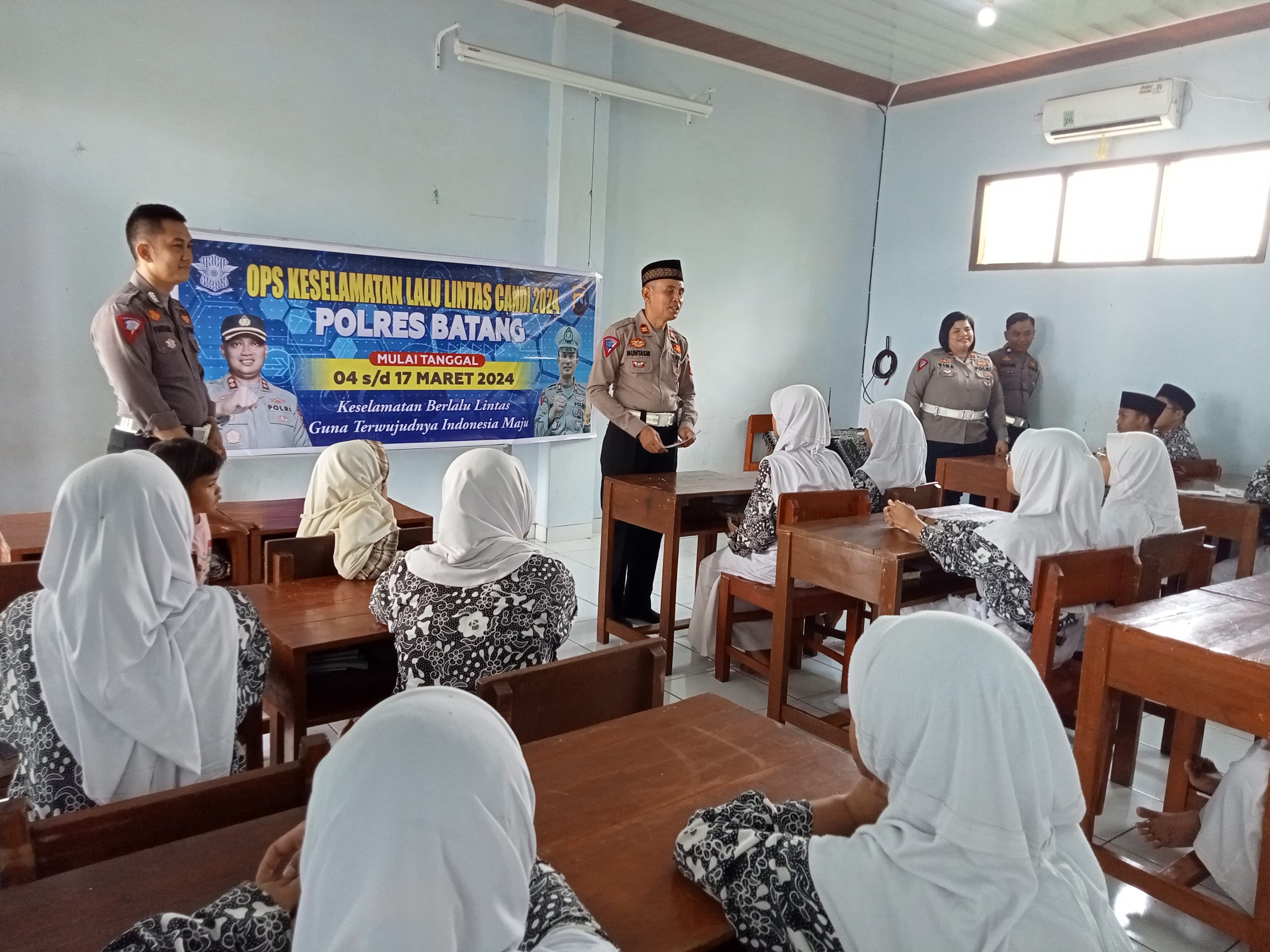 Glorifikasi Keselamatan Berlalu Lintas, Satlantas Polres Batang Keliling Sekolah