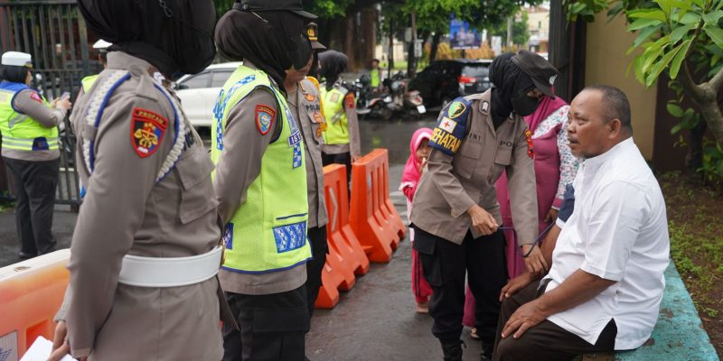 Tim Dokkes Polres Batang Layani Kesehatan Personel Selama Operasi Keselamatan Lalu Lintas Candi 2024